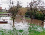 Poznań: Ulica Staszowska na Marlewie pod wodą od listopada