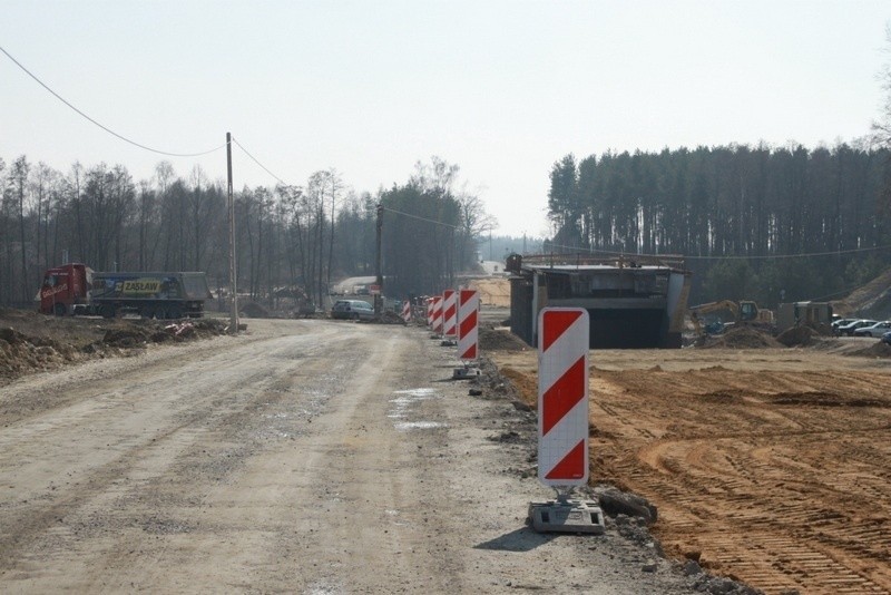 Drogi wzdłuż budowanej A4 między Tarnowem a Dębicą wyglądają...