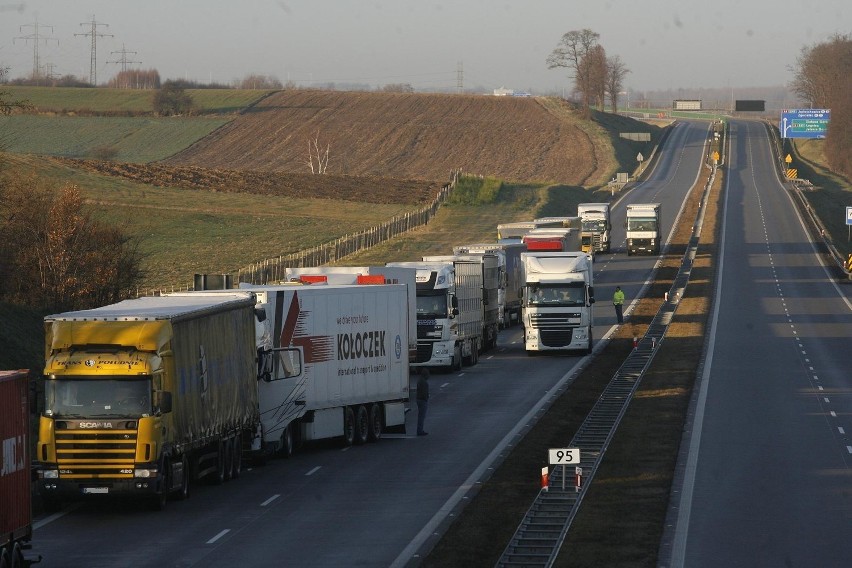 Tragiczny wypadek na A4. Nie żyje kierowca tira (ZDJĘCIA)