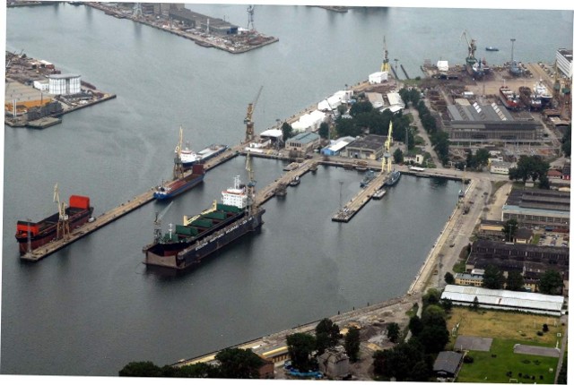 Gdynia: Stocznia Marynarki Wojennej wystawiona na sprzedaż | Dziennik  Bałtycki