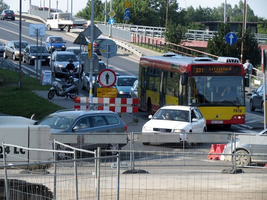 Psie Pole jak po bitwie. Trwa remont, całe centrum rozkopane (ZDJĘCIA, FILM)