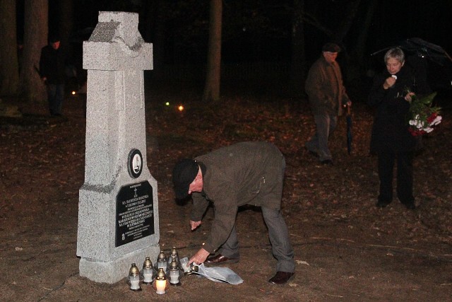 Na cmentarzu ewangelickim w Bucharzewie koło Sierakowa  odsłonięto pomnik księdza Tadeusza Raszyka