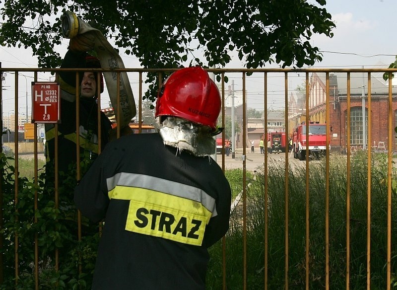 Wrocław: Pożar w byłej zajezdni tramwajowej przy ul. Legnickiej (FILM)
