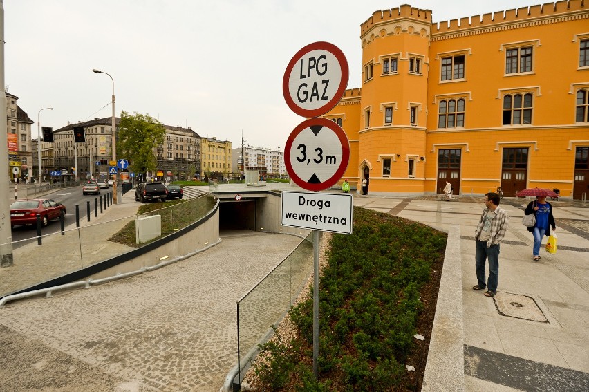 Podziemny parking na Dworcu Głównym za drogi dla kierowców (ZDJĘCIA)