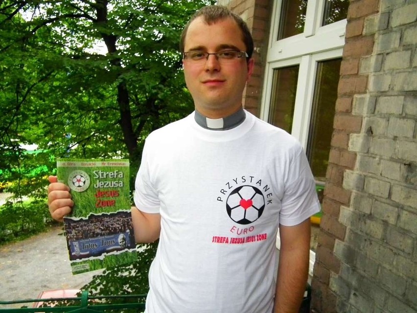 Euro 2012: Strefa Jezus dla kibiców powstaje w Poznaniu [ZDJĘCIA FILM]
