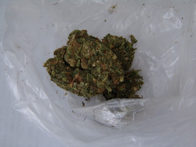 Przechwycona w Pyrzowicach marihuana - dokładnie 3,5 grama