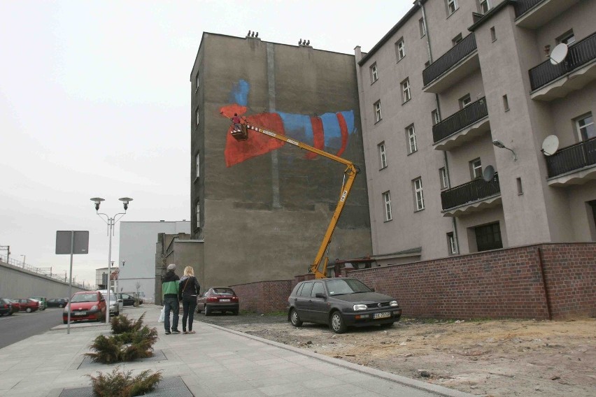 Streetart w Katowicach. Na Tylnej Mariackiej powstaje mural [ZDJĘCIA]