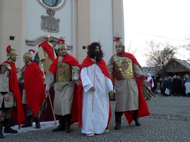 Ulicami Strumienia na Śląsku Cieszyńskim przeszła plenerowa Droga Krzyżowa [ZDJĘCIA]