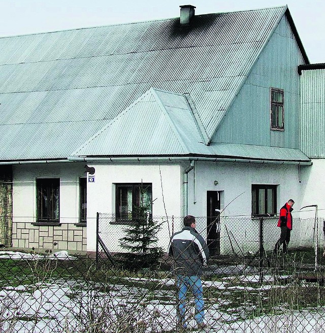 W tym domu w Ludźmierzu doszło do brutalnego podwójnego morderstwa