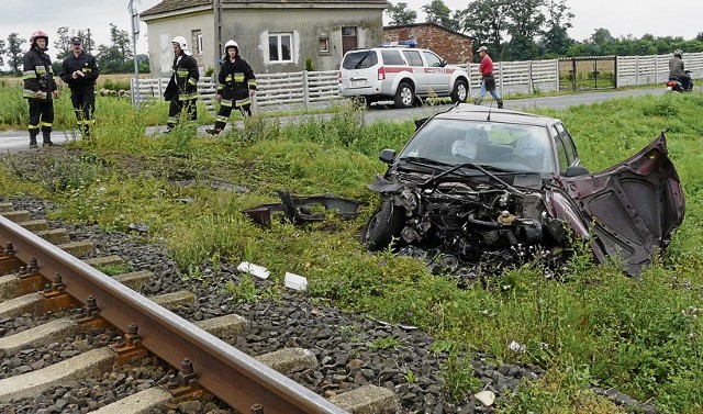 Samochód przed wypadkiem jechał prawdopodobnie z nadmierną prędkością