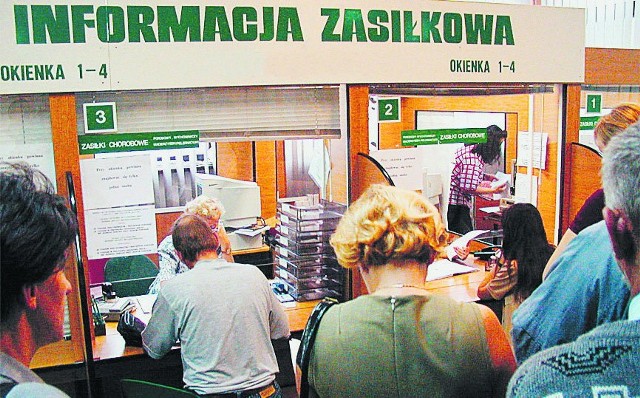 Żeby uniknąć ponownego stania w kolejce, upewnijmy się z jakimi dokumentami musimy pójść do ZUS-u