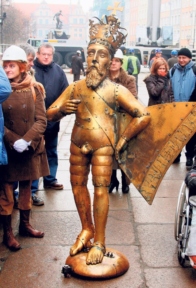 Figurę Zygmunta II Augusta zdjęto z ratusza w 2007 roku