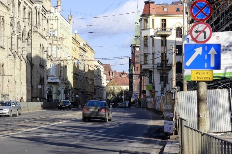 Kierowcy pytają, jak jeździć po ulicy Krupniczej. Znaki tu ogłupiają