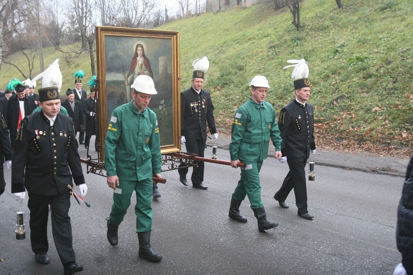 Górnicy z Anny przenieśli obraz św. Barbary do bazyliki