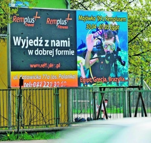 Wielkie plakaty z wizerunkiem Adriana Chojnackiego pojawiły się na ulicach Poznania