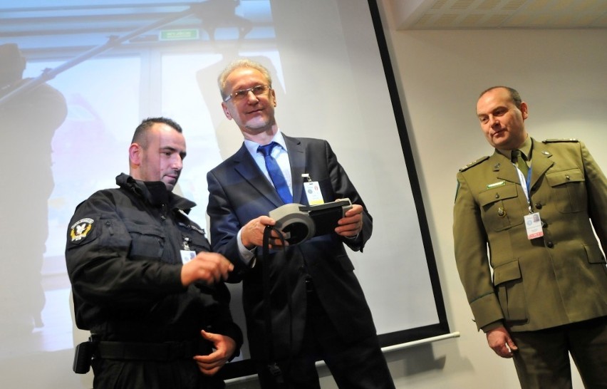 Lotnisko w Rębiechowie: Straż Graniczna ma nowy pirotechniczny ambulans antyterrorystyczny ZDJĘCIA