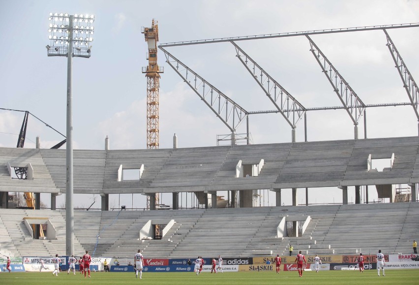 Budowa stadionu Górnika Zabrze. Obiekt nie zostanie oddany do użytku w 2013 roku [WIDEO]