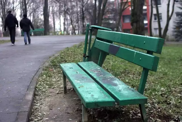 9 listopada 50-letni pracownik Uniwersytetu Rolniczego w Krakowie podpalił się na ławce w parku w Nowej Hucie