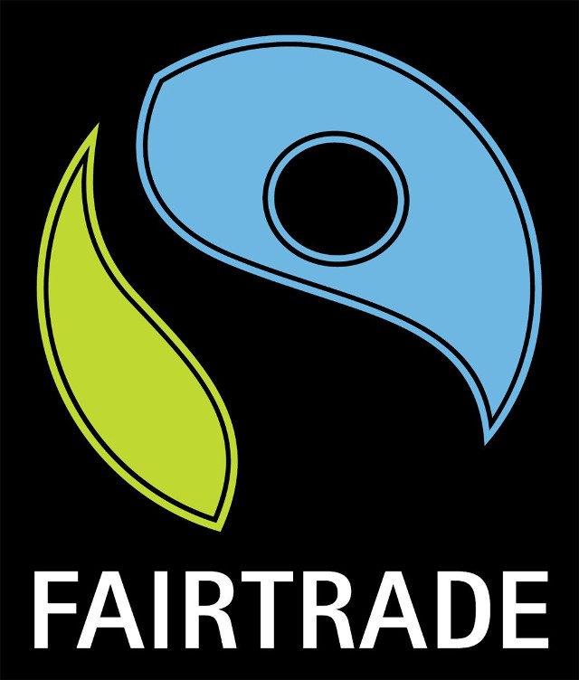 Tak wygląda Certyfikat Fairtrade, który możemy znaleźć na produktach Sprawiedliwego Handlu