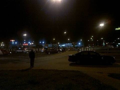 Al. Witosa: Samochód uderzył w latarnię (FOTO)