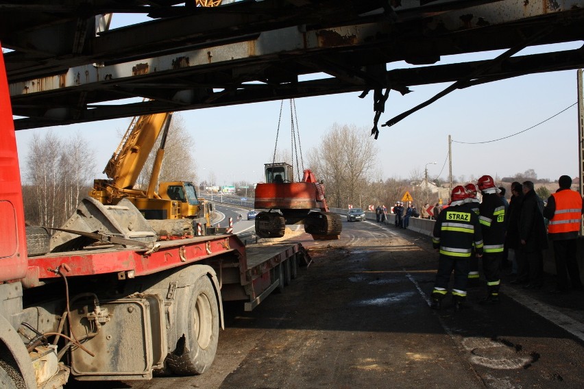 Wypadek w Sławkowie: ciężarówka uszkodziła wiadukt [ZDJĘCIA]