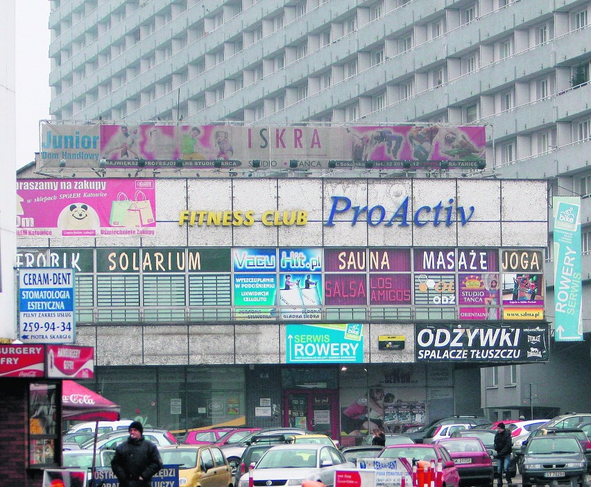 Reklamy oszpecają nie tylko zabytkowe budynki