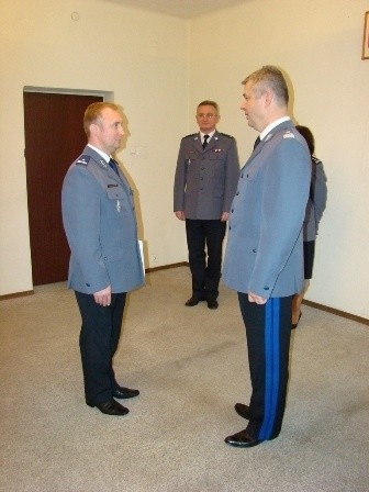 Piotr Beczkowski (z lewej) został zastępcą komendanta miejskiego policji w grudniu 2011 r. z nominacji Marka Działoszyńskiego