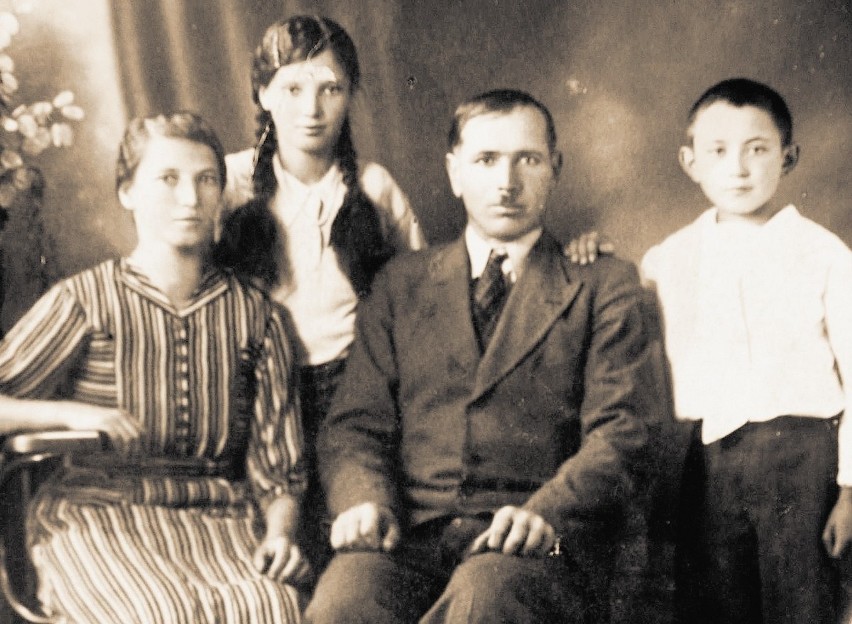 Rok 1938, rodzina Stanisława Gubernata ze wsi Korzelice...