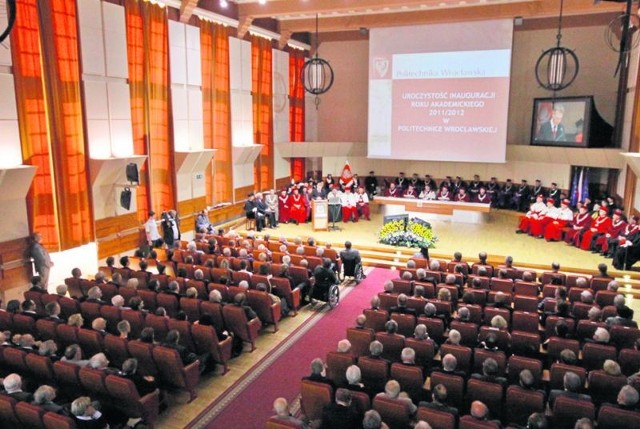 Policja, prokuratura, rządowa agencja i same władze uczelni badają rzekome przekręty na PWr