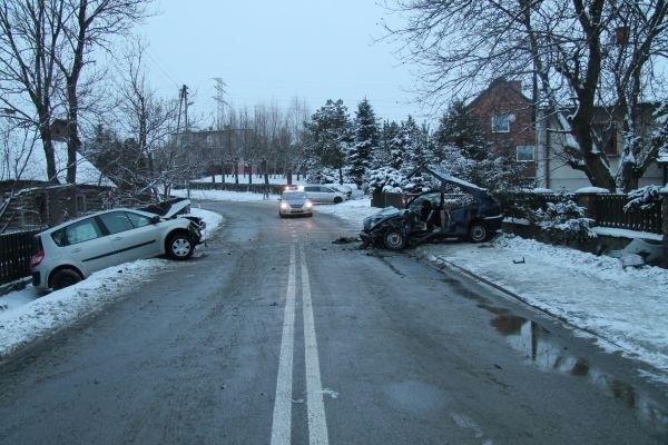 Przeciszów: pijany kierowca spowodował wypadek. Trzy osoby ranne [ZDJĘCIA]