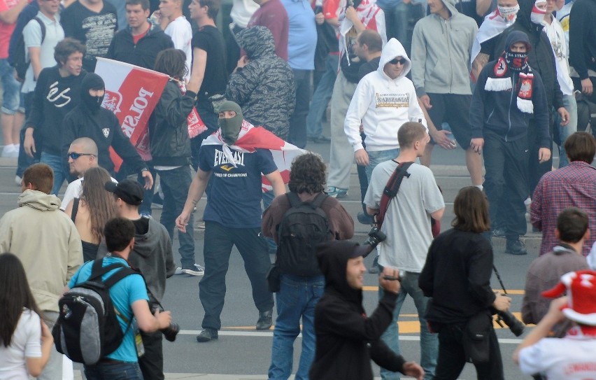 Zadyma przed meczem Polska - Rosja: Chuligani zaatakowali kibiców Sbornej [ZDJĘCIA]