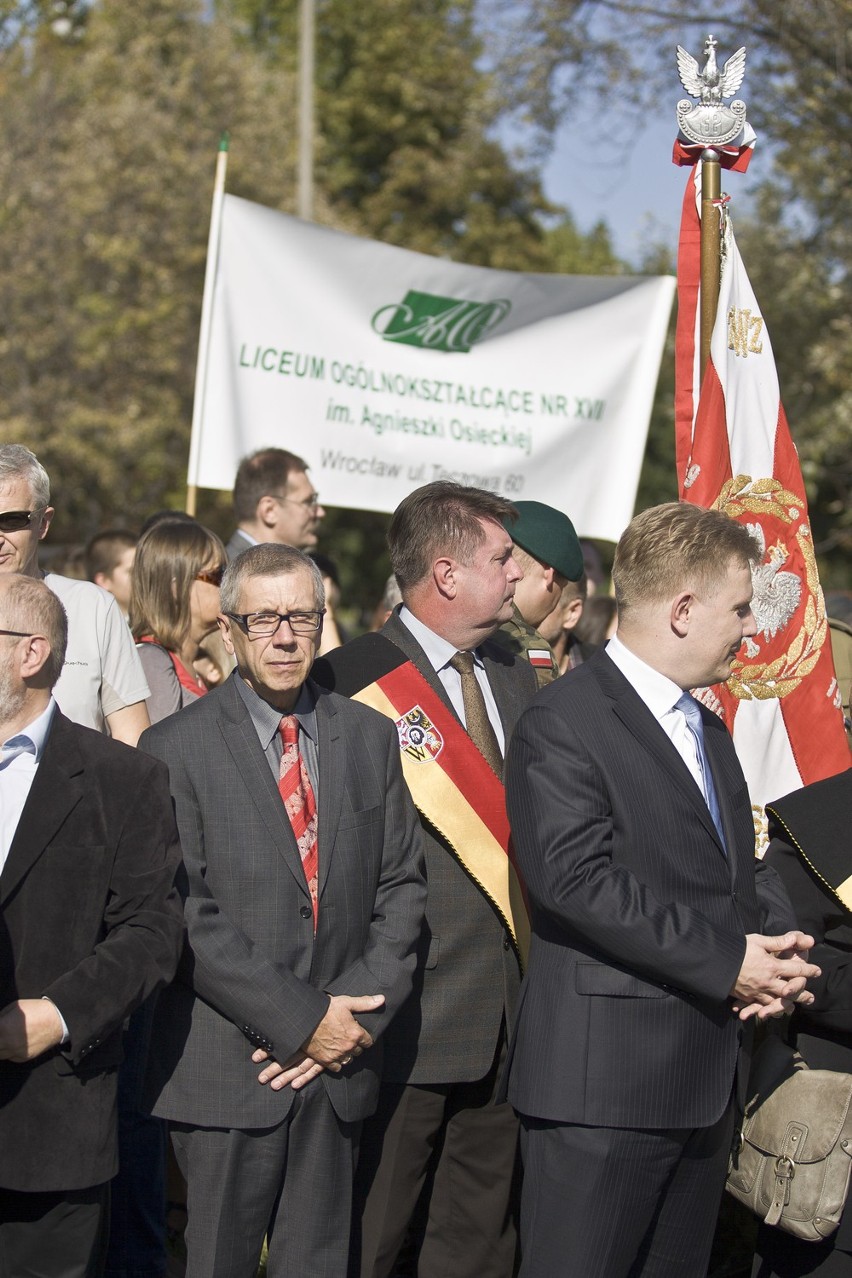 Kombatanci i kibice na otwarciu Ronda Żołnierzy Wyklętych (ZDJĘCIA)