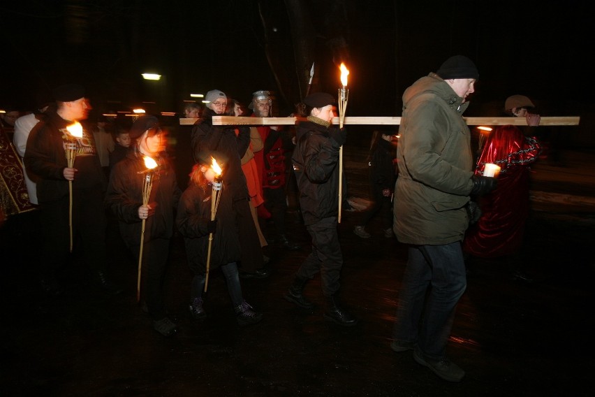 Wielki Piątek: Droga krzyżowa w katowickich Panewnikach [ZDJĘCIA]