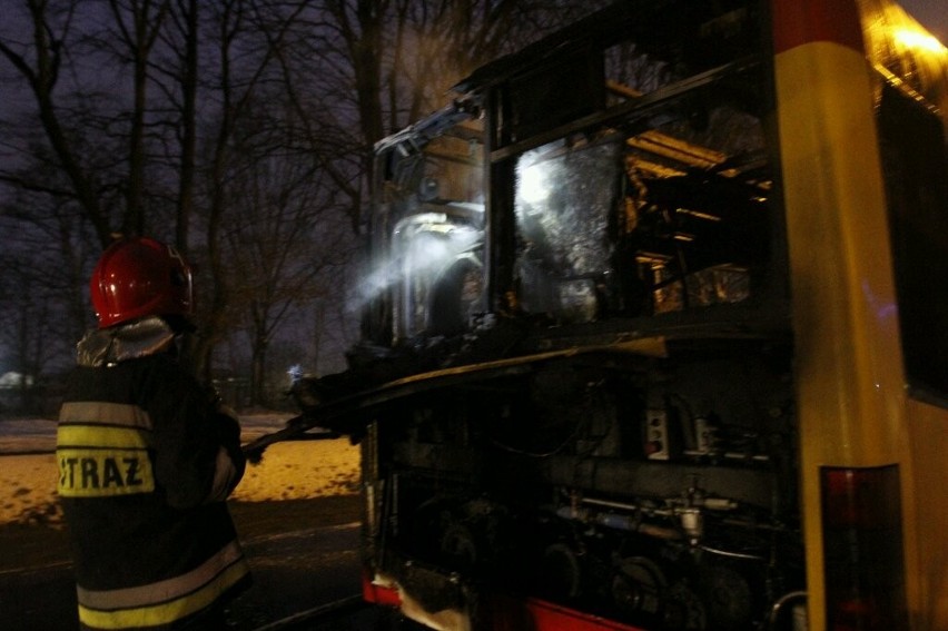 Wrocław: Pożar autobusu linii 149 na ul. Strzegomskiej (ZDJĘCIA)