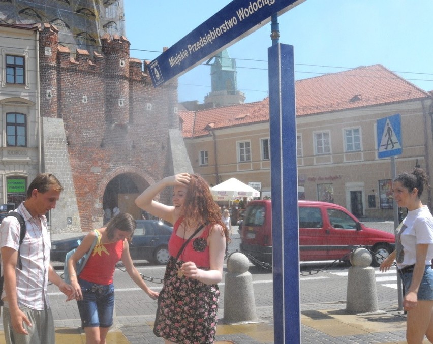 W centrum Lublina stanęła kolejna kurtyna wodna (ZDJĘCIA)