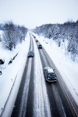 Mszana Górna: autobus osłonił gimnazjalistów przed pijanym kierowcą forda