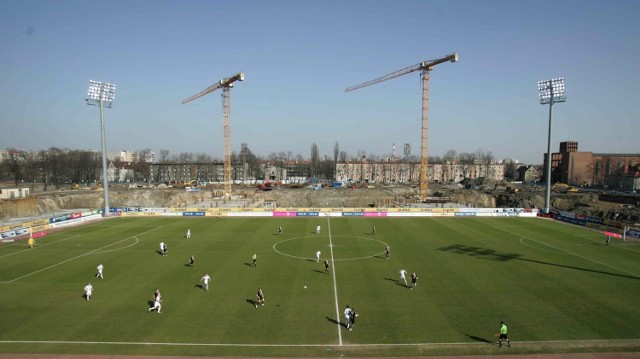 Górnik we wniosku licencyjnym jako miejsce rozgrywania spotkań wskazał dwa stadiony: w Zabrzu i Sosnowcu