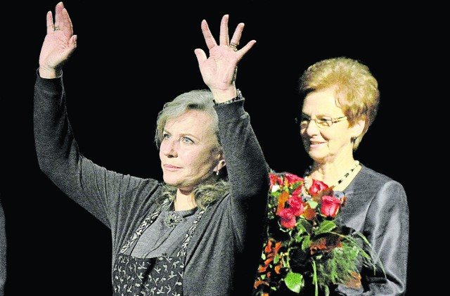 Krystyna Janda i Danuta Wałęsowa podczas gdańskiej premiery monodramu "Danuta W."