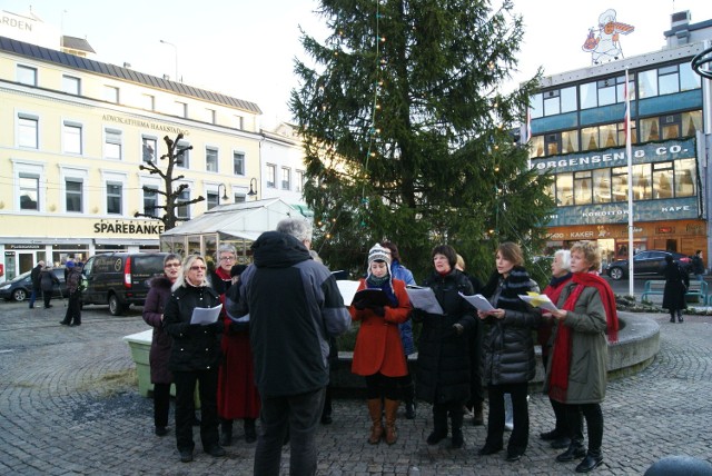 Norweski chór śpiewa polskie kolędy