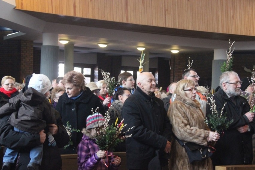 Święcenie palm w kościele franciszkanów w Gliwicach