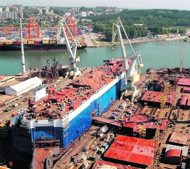 W dużym doku w Gdyni będą budowane statki.