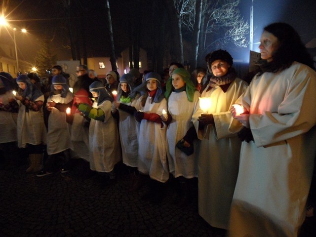 Plenerowe misterium zwieńczyło liturgię Wigilii Paschalnej w...