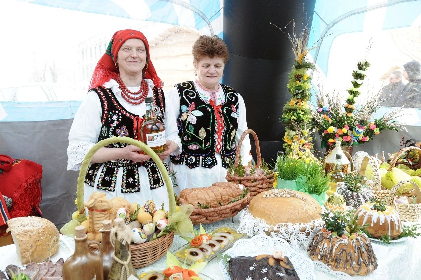 Stoły wielkanocne na Piotrkowskiej [ZDJĘCIA+FILM]