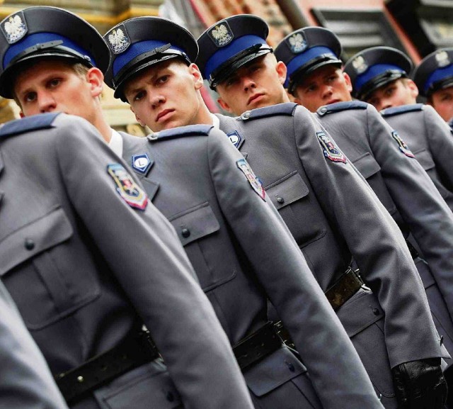 Części wynagrodzenia policjanci nie dostają od marca