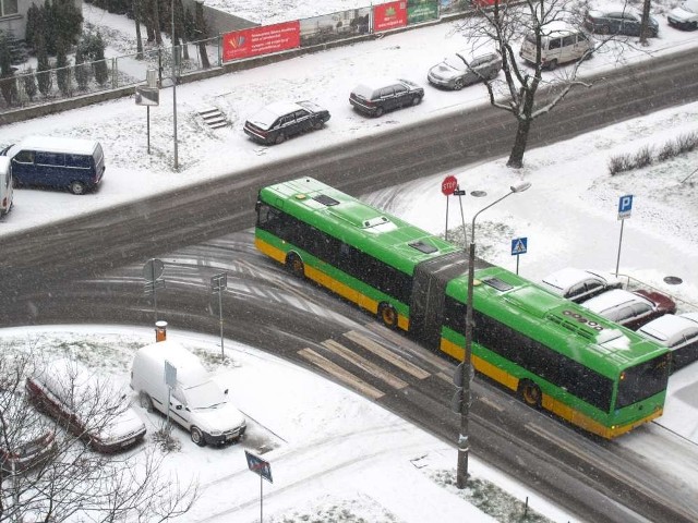 Śnieg w czasie jazdy nie jest już taki groźny. Topi się na rozgrzanym dachu