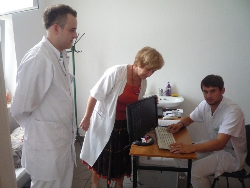 Lekarze i studenci UM bezpłatnie leczą pacjentów w Woli Uhruskiej
