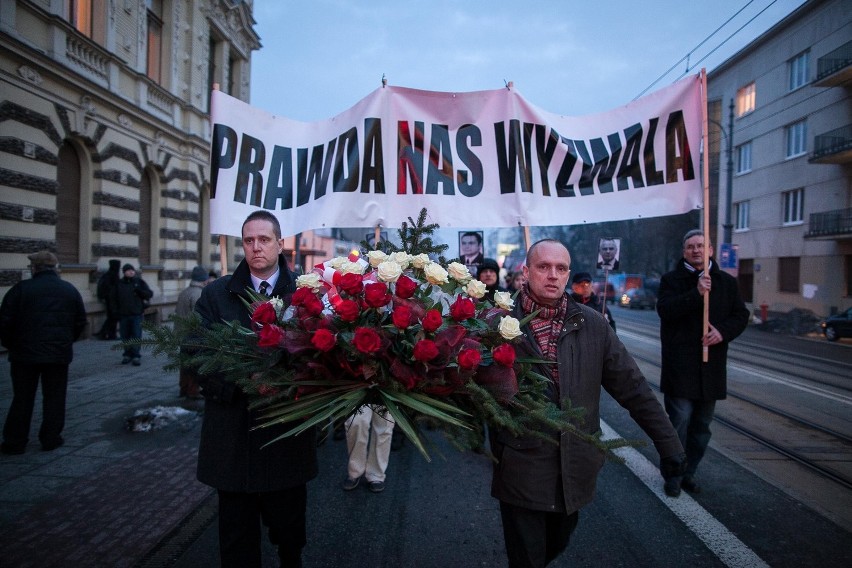 Łódzki Marsz Milczenia w rocznicę katastrofy smoleńskiej [ZDJĘCIA+FILM]