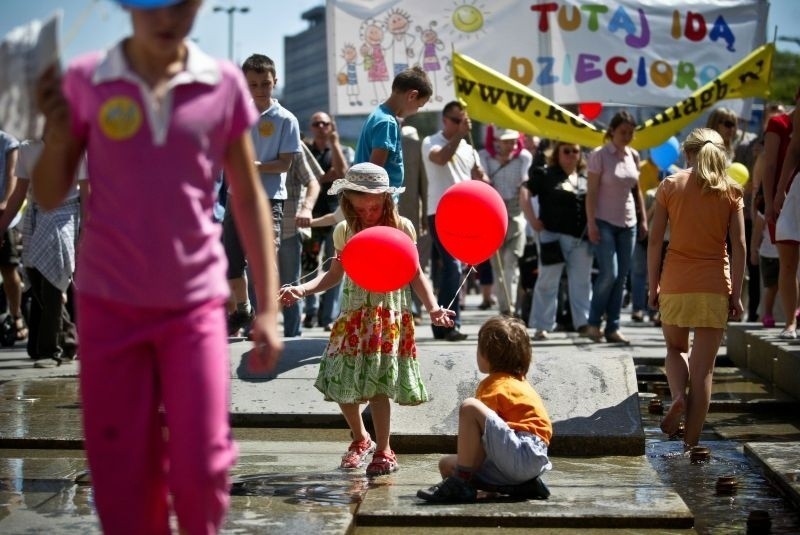 Wrocław: Marsz dla Rodzin (ZOBACZ ZDJĘCIA)