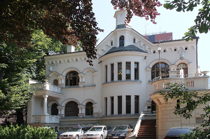 Willę przy Piotrkowskiej 153, w której był pałac ślubów,...