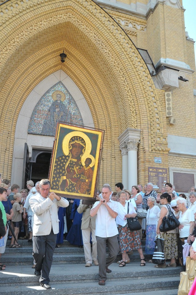 Ikona peregrynująca z Władywostoku do Fatimy w łódzkiej katedrze.
